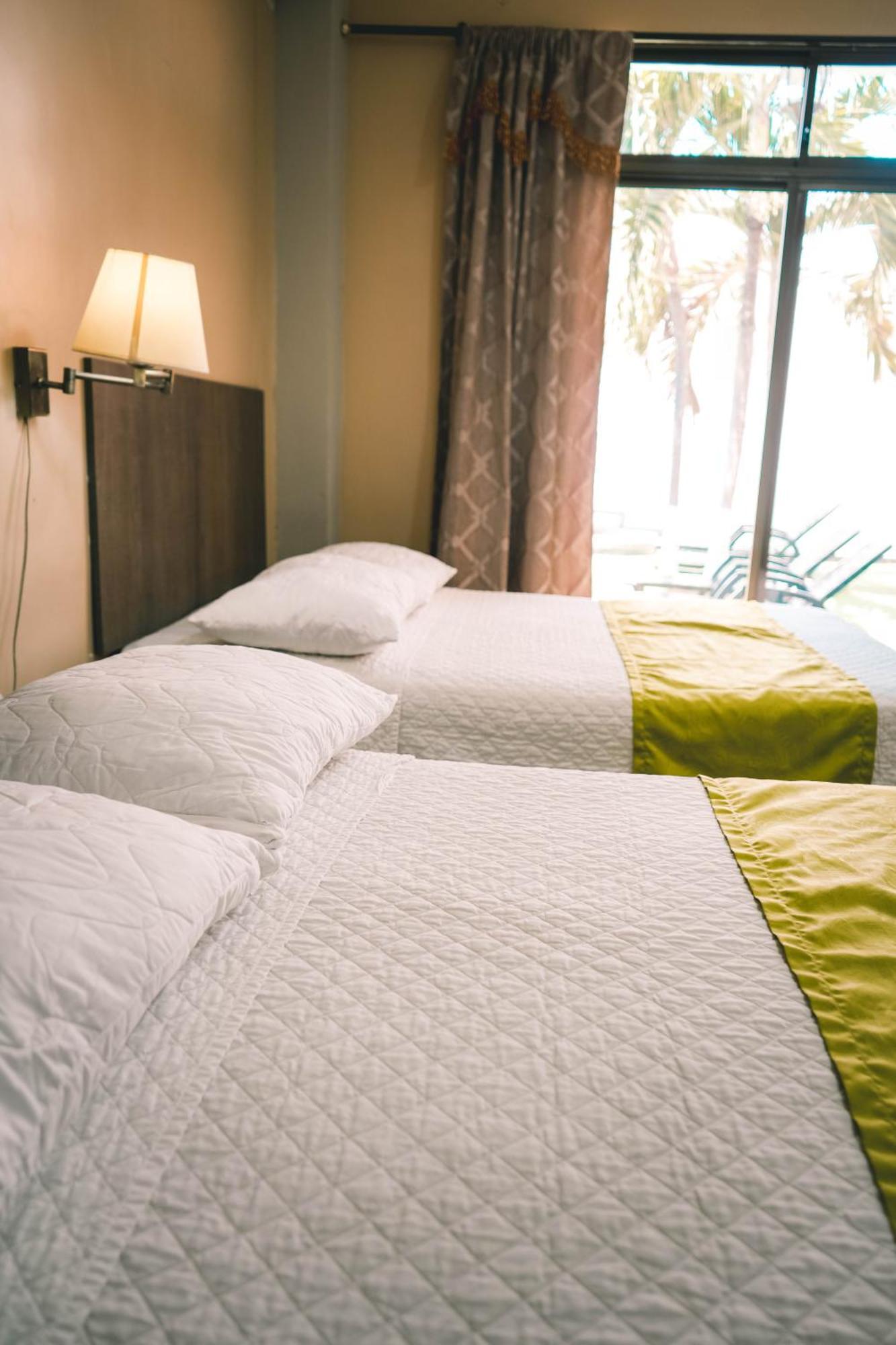 Hotel Manta Beach Madrigal ภายนอก รูปภาพ